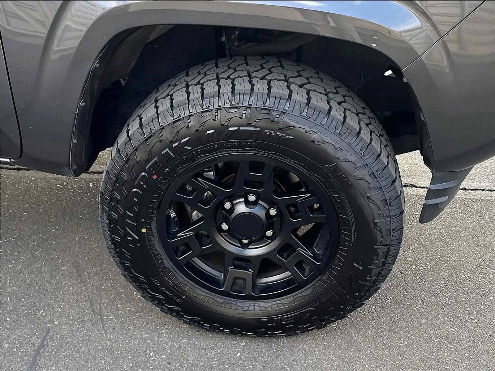 Used 2022 Toyota Tacoma SR5 AWD/4WD image 11