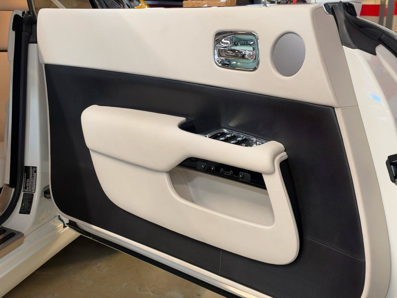 Used 2016 Rolls-Royce Wraith RWD image 13