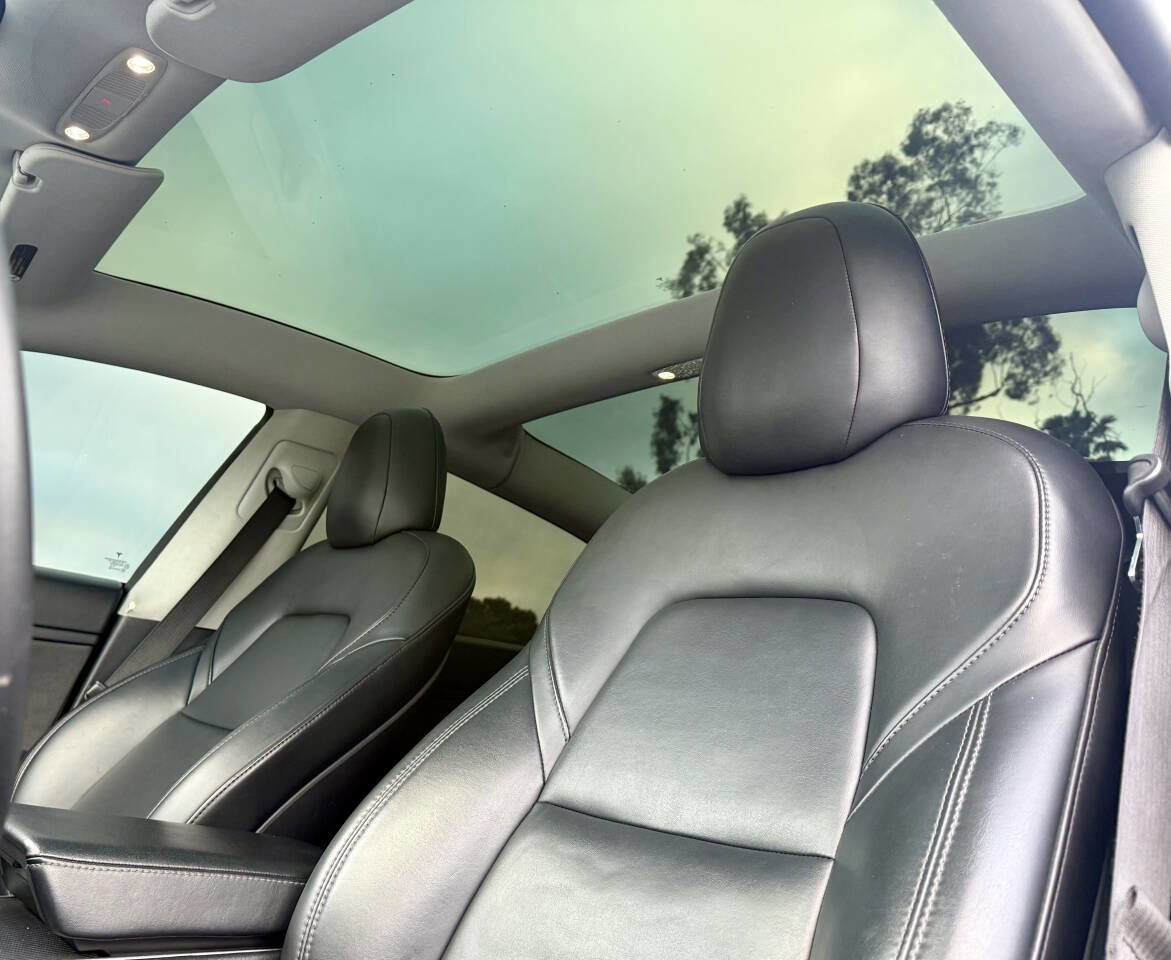 Used 2020 Tesla Model 3 Standard Range Plus image 9