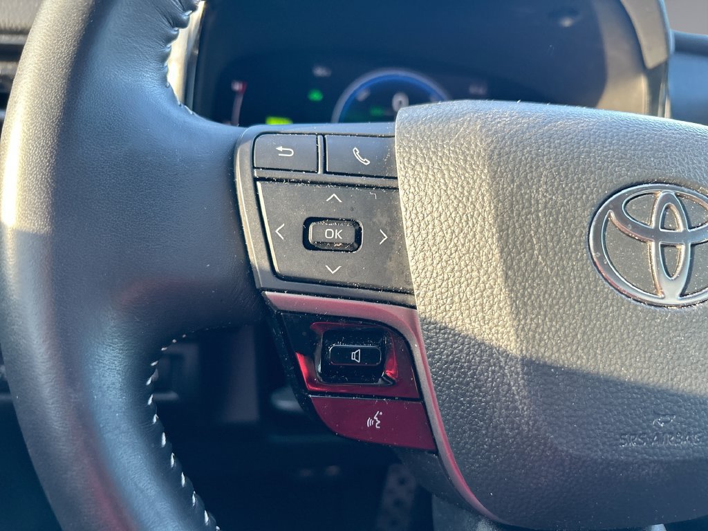 Used 2025 Toyota Camry SE FWD image 16
