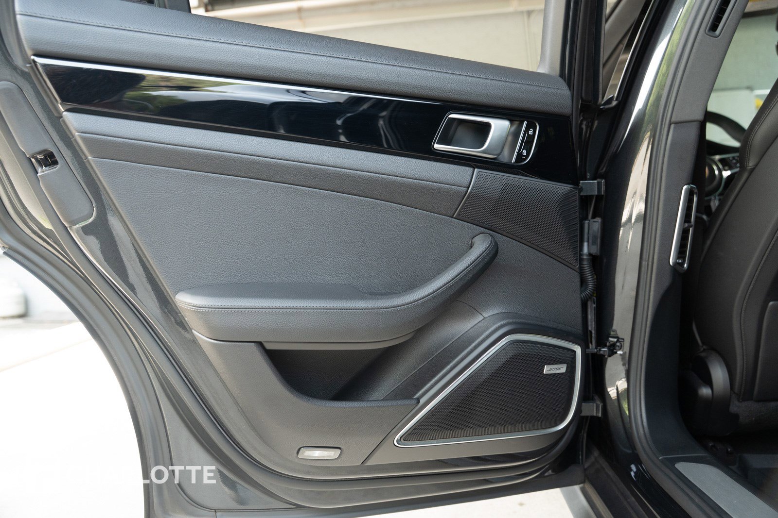 Used 2020 Porsche Panamera 4 image 33