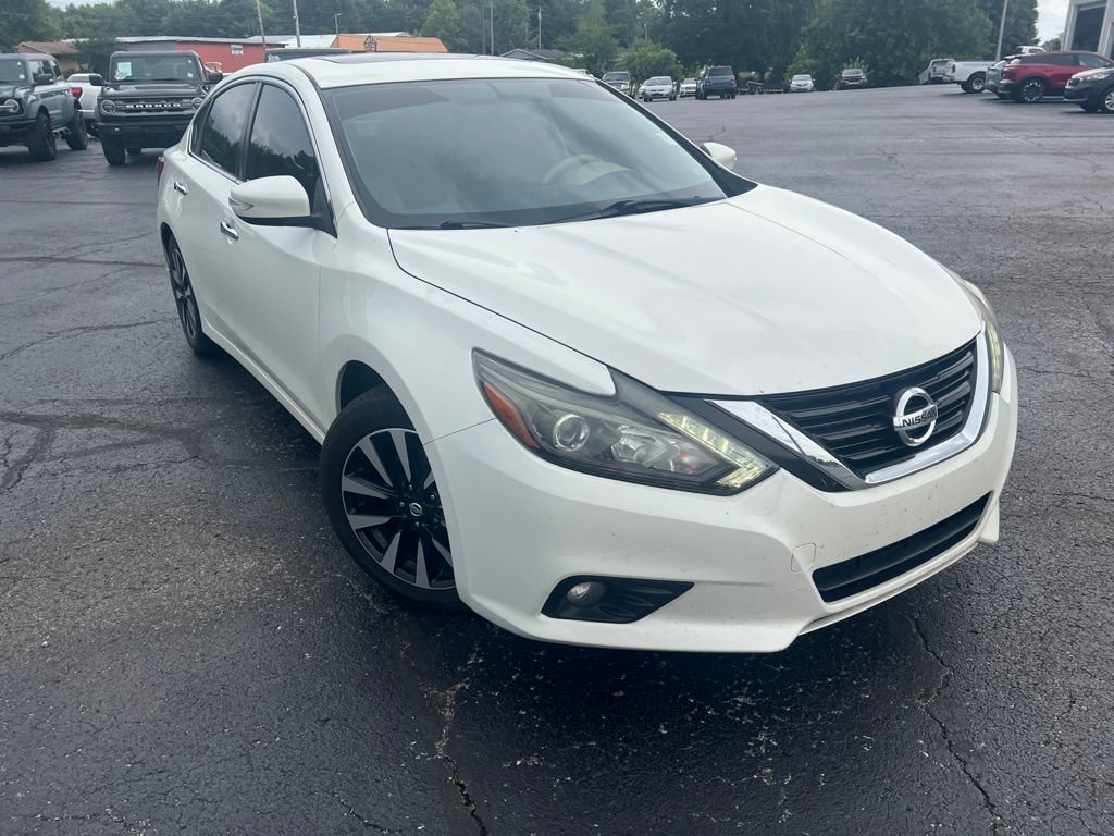 Used 2017 Nissan Altima 2.5 SL w/ Technology Package FWD image 1