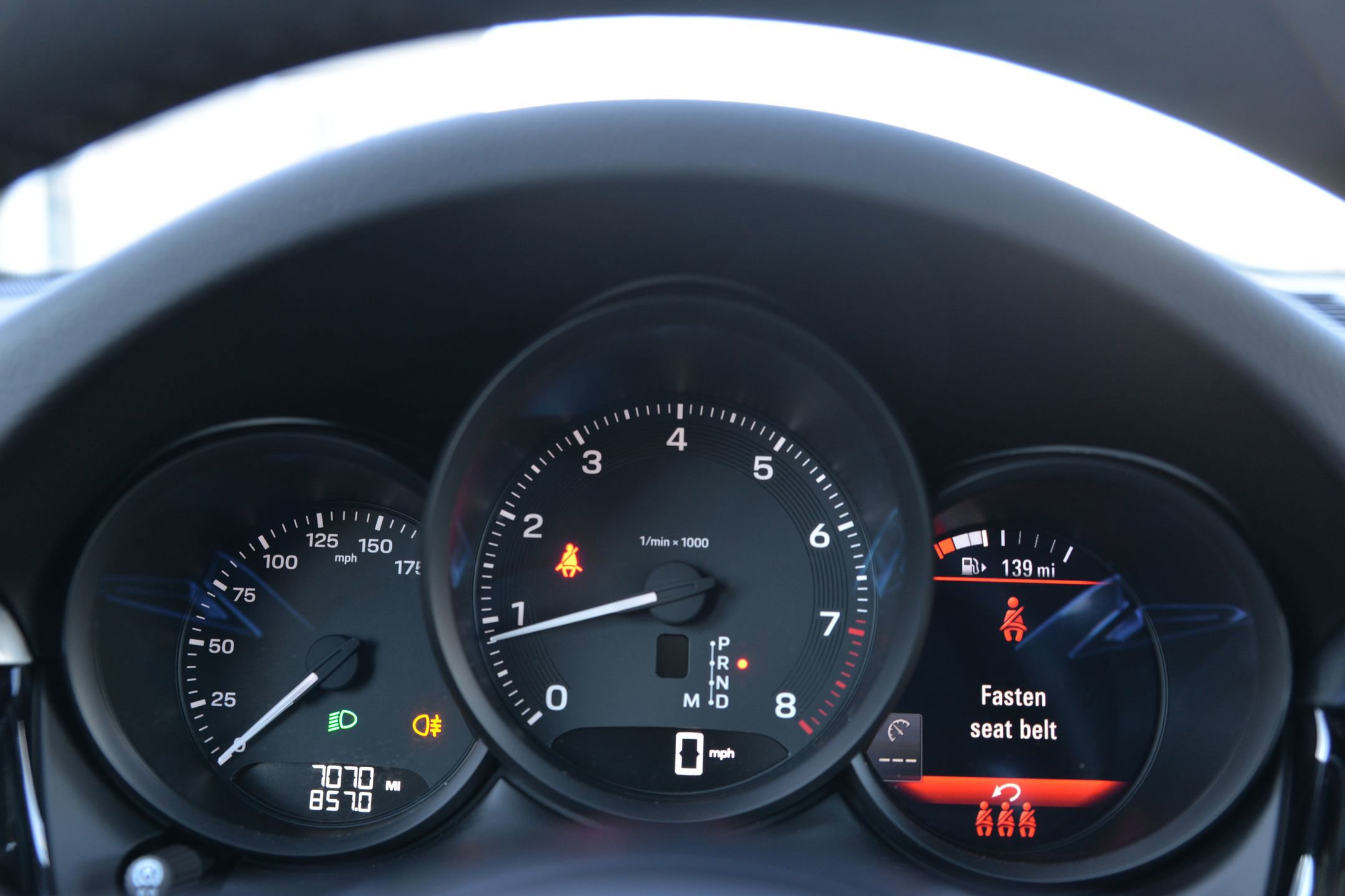 Certified 2025 Porsche Macan image 18