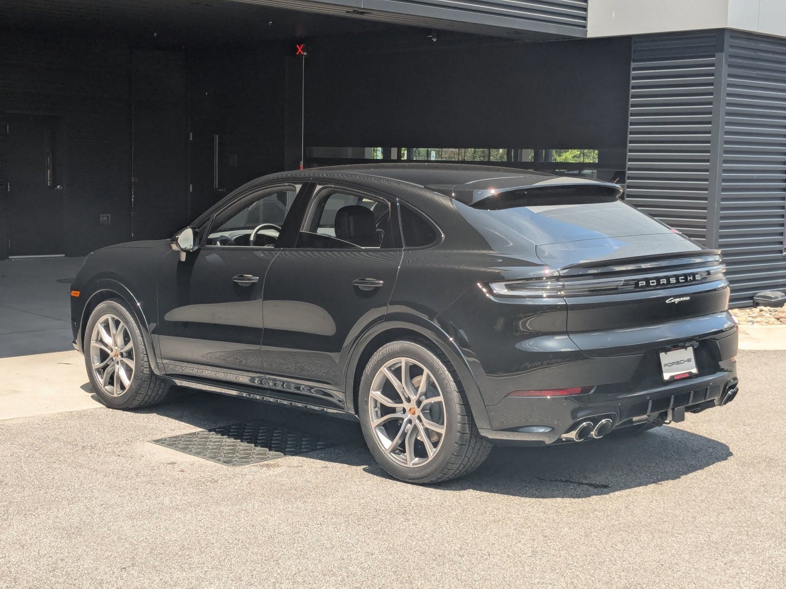 New 2025 Porsche Cayenne Coupe image 3