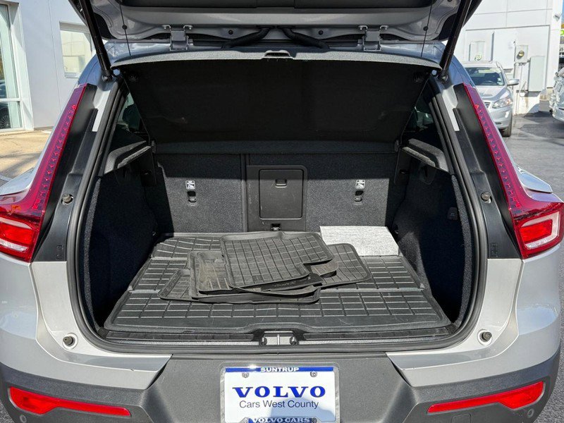 Certified 2023 Volvo XC40 B5 Ultimate w/ Protection Package Premier image 5
