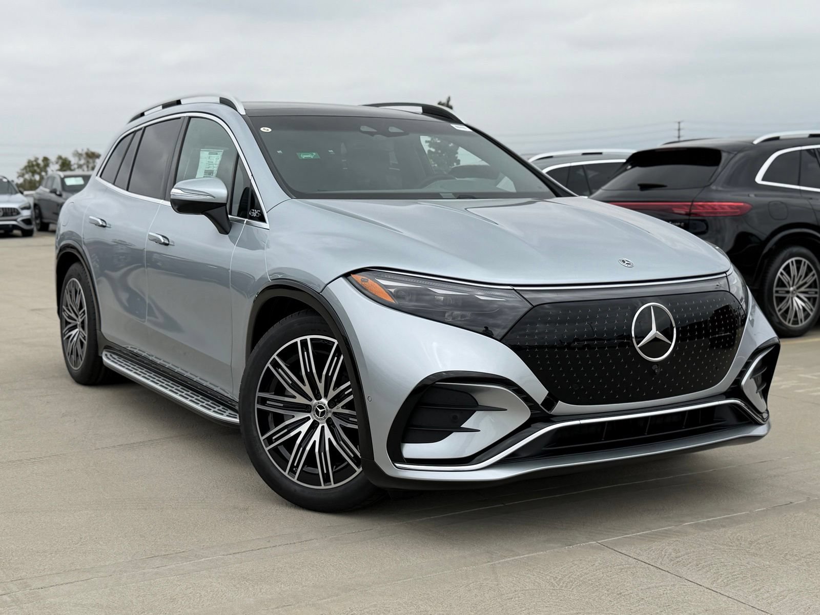 New 2026 Mercedes-Benz EQS 550 4MATIC SUV image 2