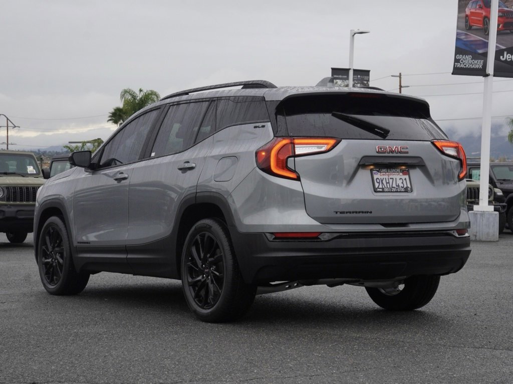 Used 2023 GMC Terrain SLE w/ Elevation Edition image 5