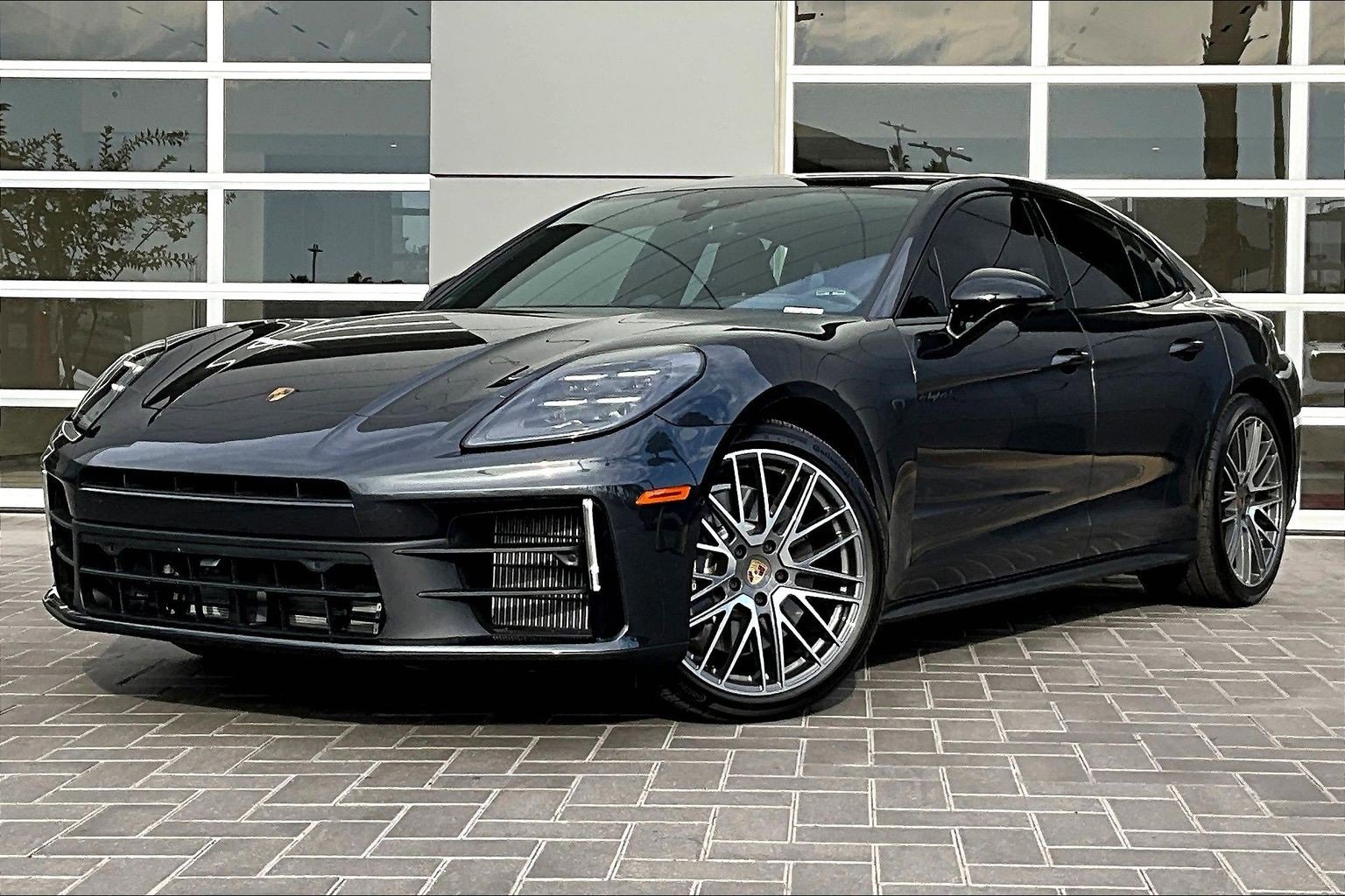 Used 2025 Porsche Panamera 4 image 1