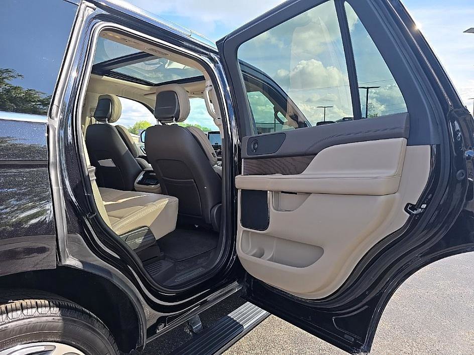 Used 2024 Lincoln Navigator Premiere image 34