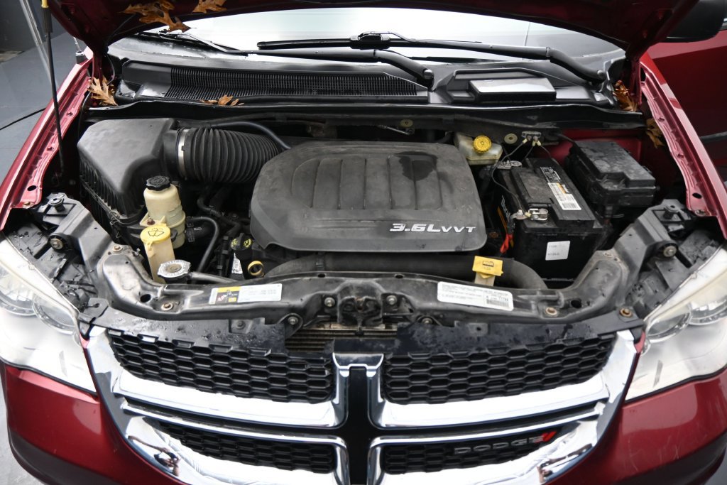Used 2015 Dodge Grand Caravan American Value Package FWD image 25
