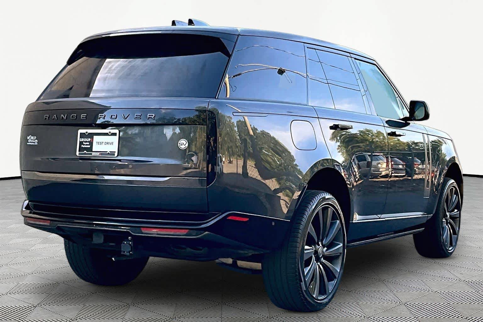 Used 2023 Land Rover Range Rover SV AWD/4WD image 13