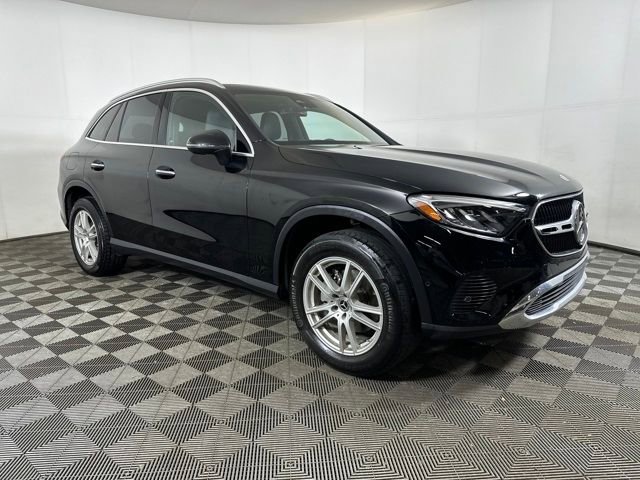 Used 2023 Mercedes-Benz GLC 300 4MATIC image 2