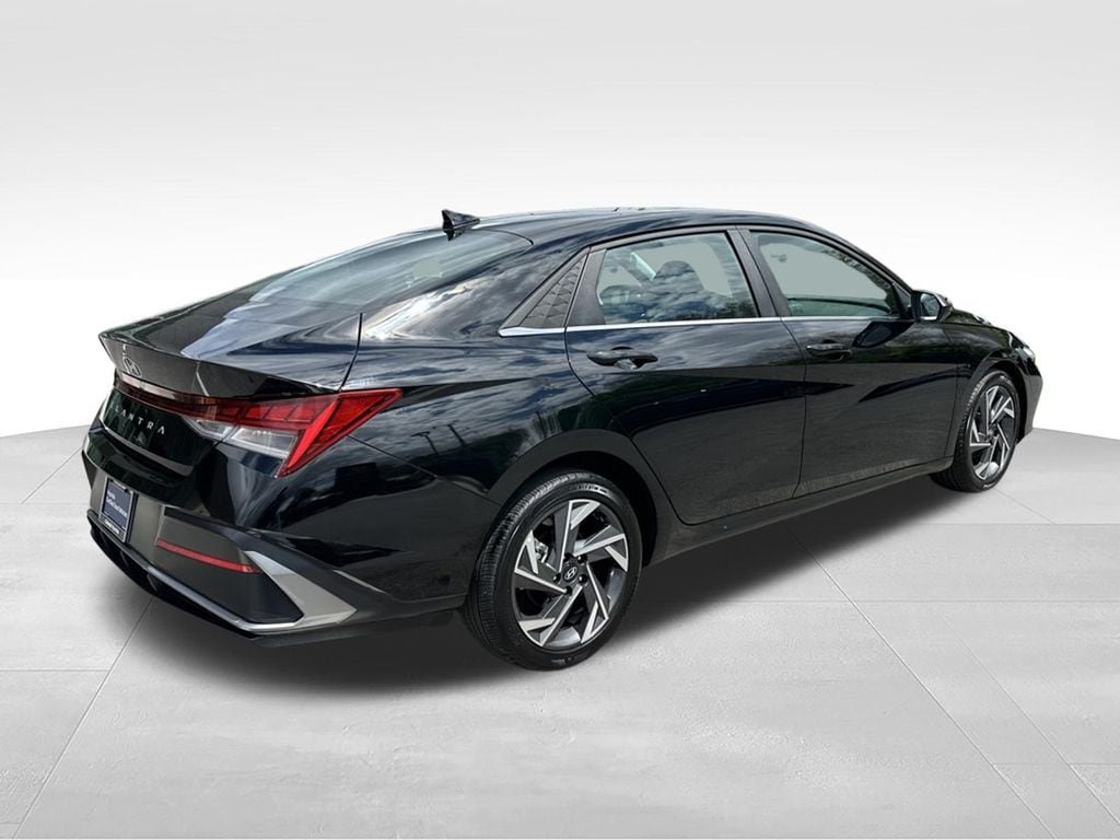 Certified 2024 Hyundai Elantra SEL w/ Convenience Package FWD image 7