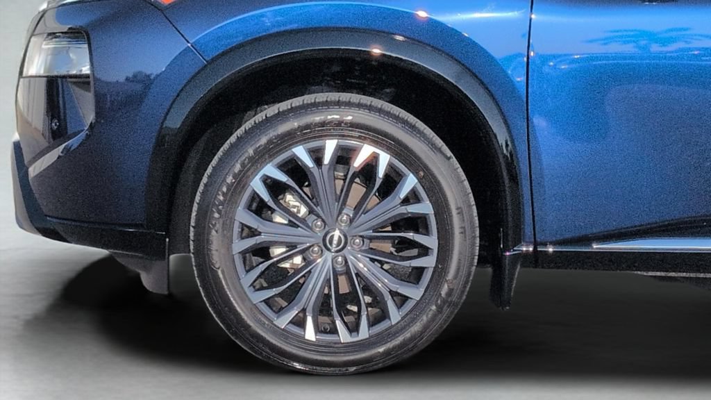 Certified 2025 Nissan Rogue Platinum FWD image 28