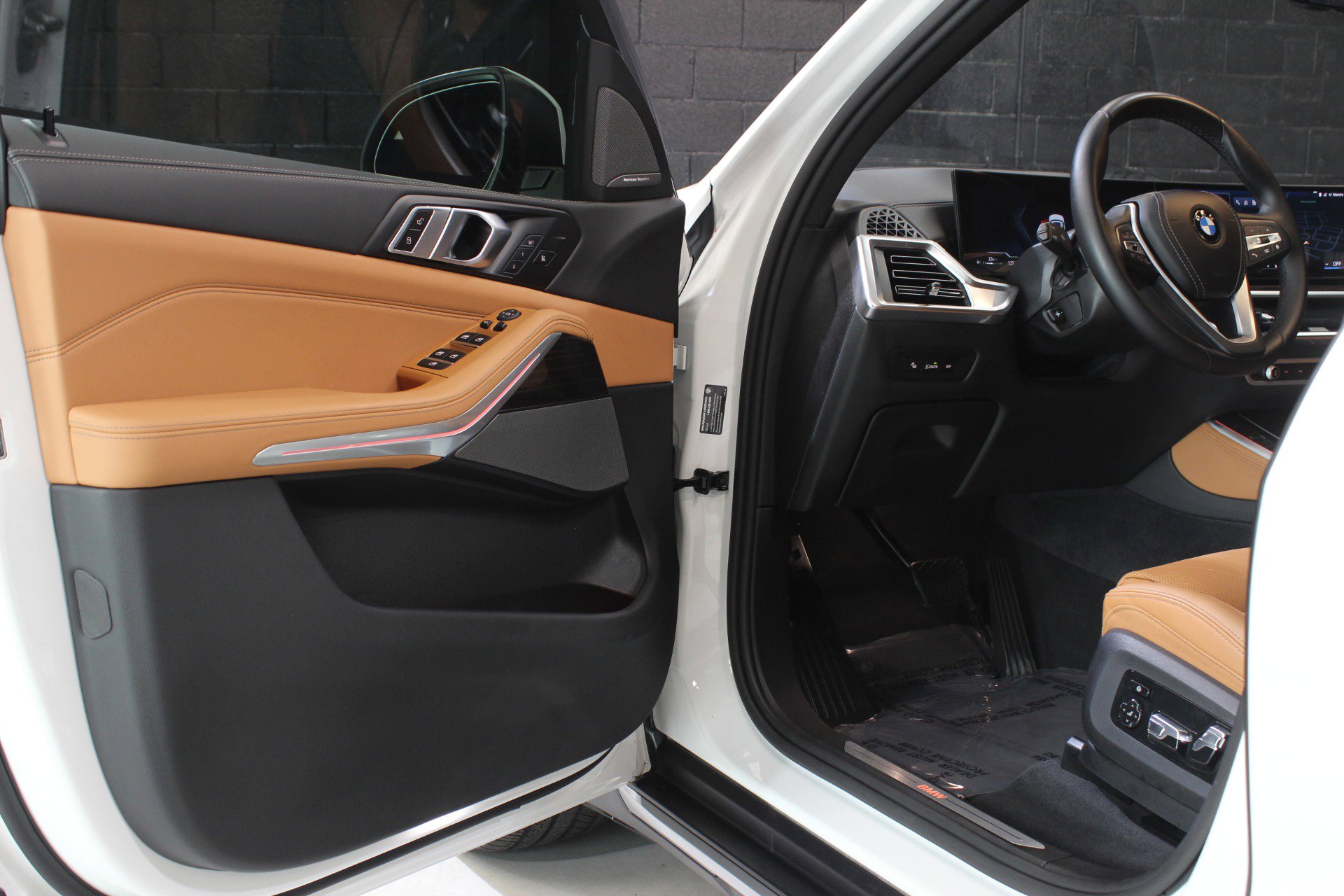 Used 2024 BMW X5 sDrive40i w/ Premium Package image 27