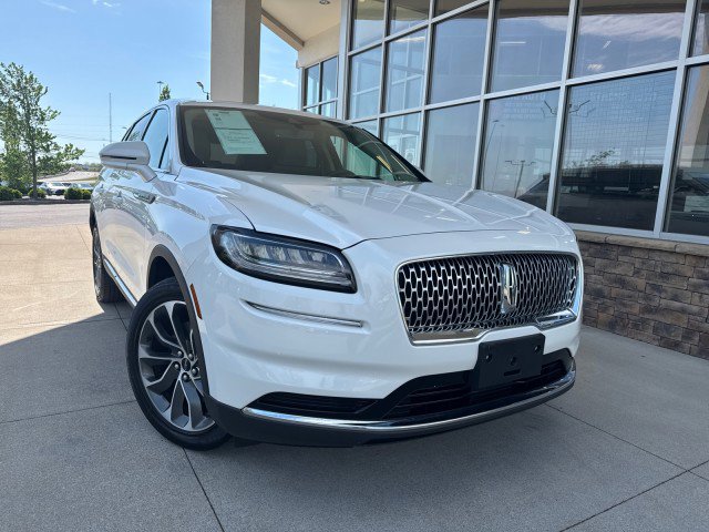 Used 2023 Lincoln Nautilus Reserve AWD/4WD image 2