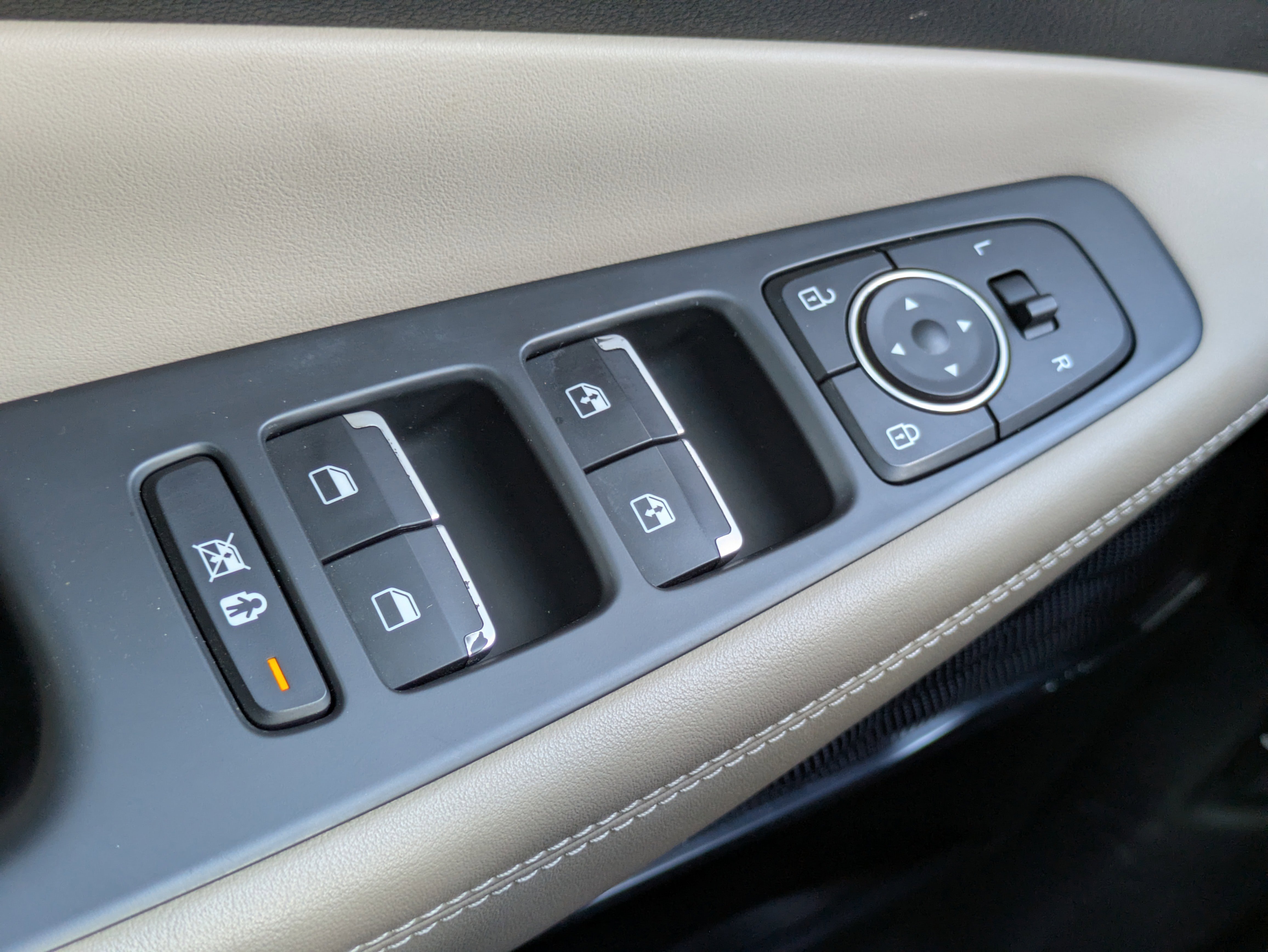 Used 2019 Hyundai Santa Fe Limited image 15