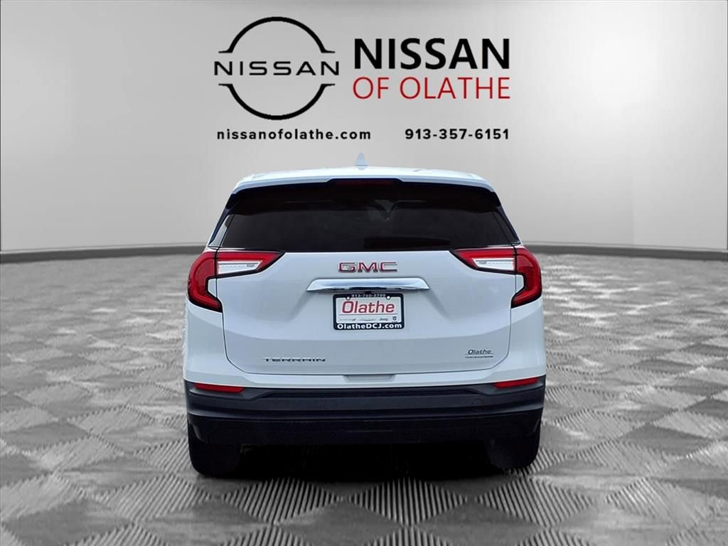 Used 2024 GMC Terrain SLE image 25
