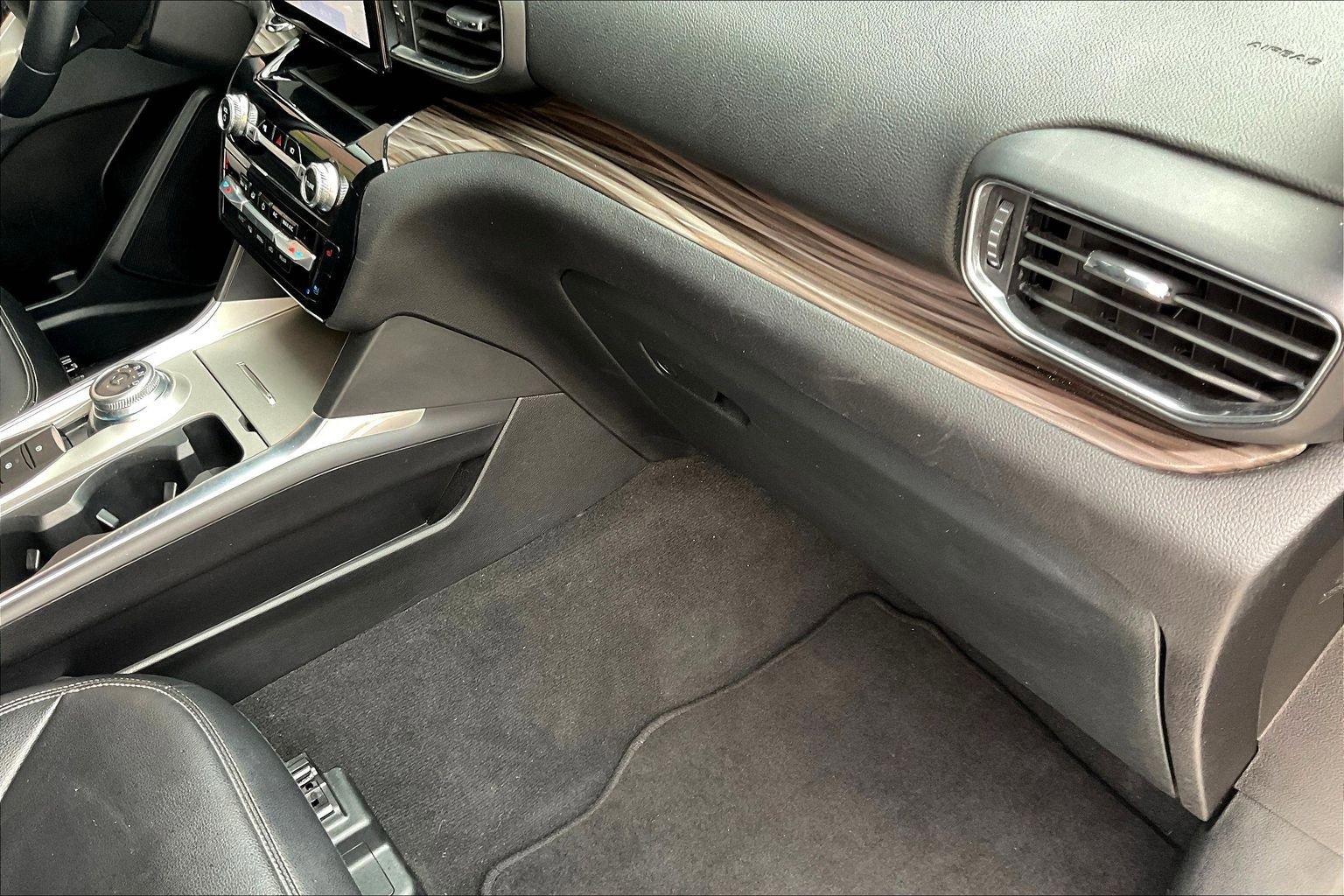 Used 2023 Ford Explorer Limited image 19