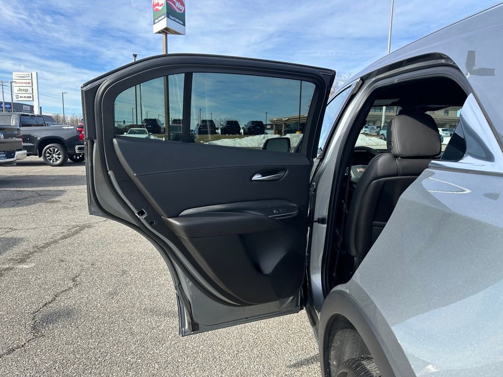 Certified 2025 Cadillac XT4 Premium Luxury image 9