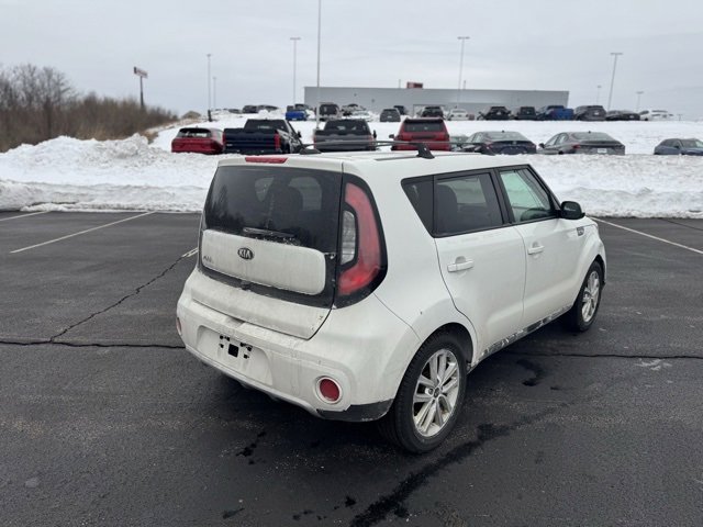 Used 2017 Kia Soul + image 3