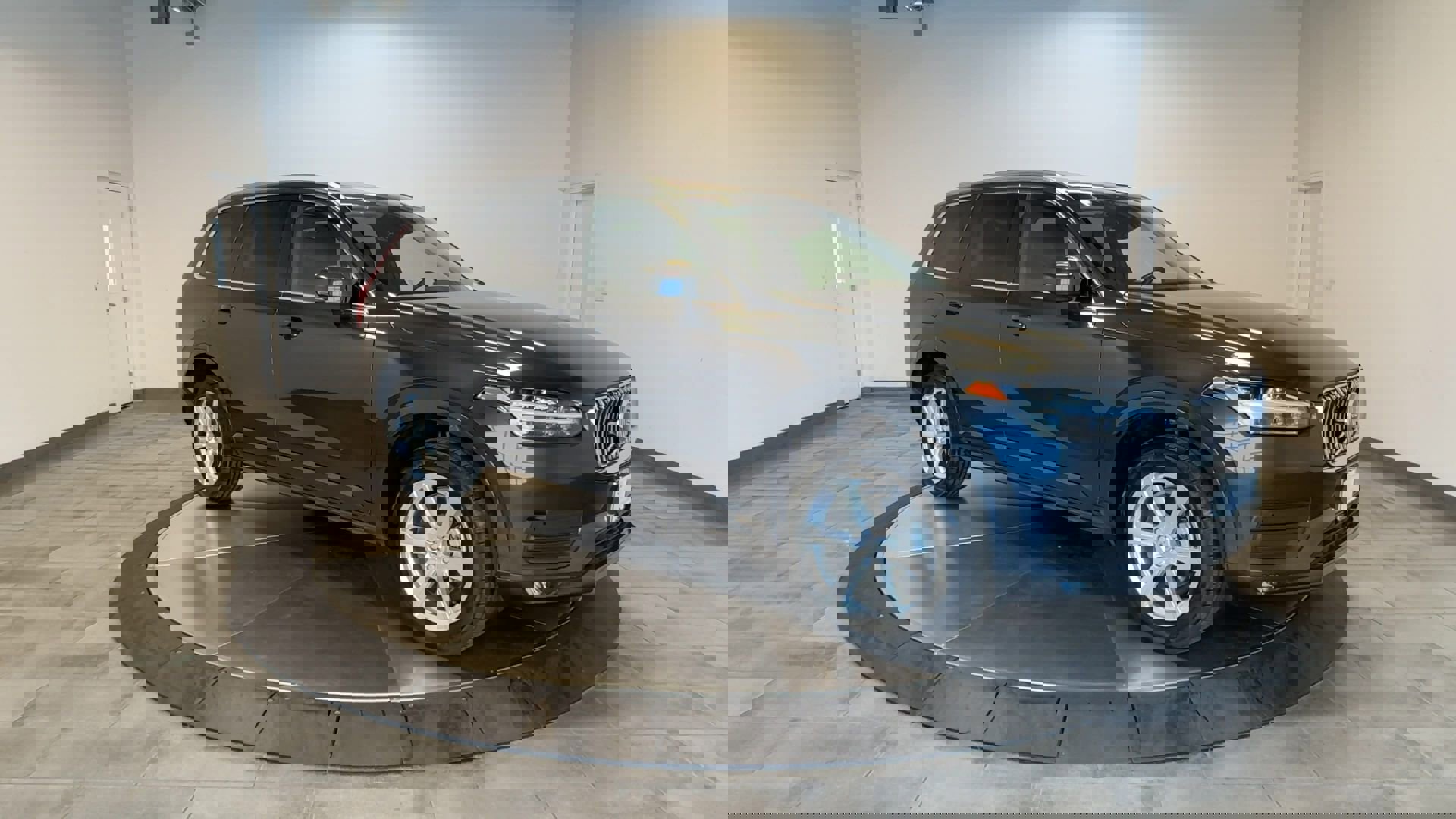 Used 2022 Volvo XC90 T5 Momentum image 2