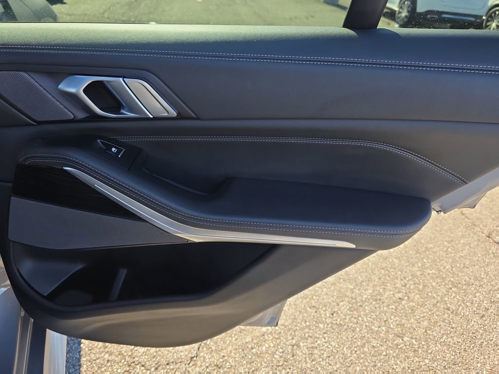 Used 2025 BMW X5 xDrive40i w/ M Sport Package image 14