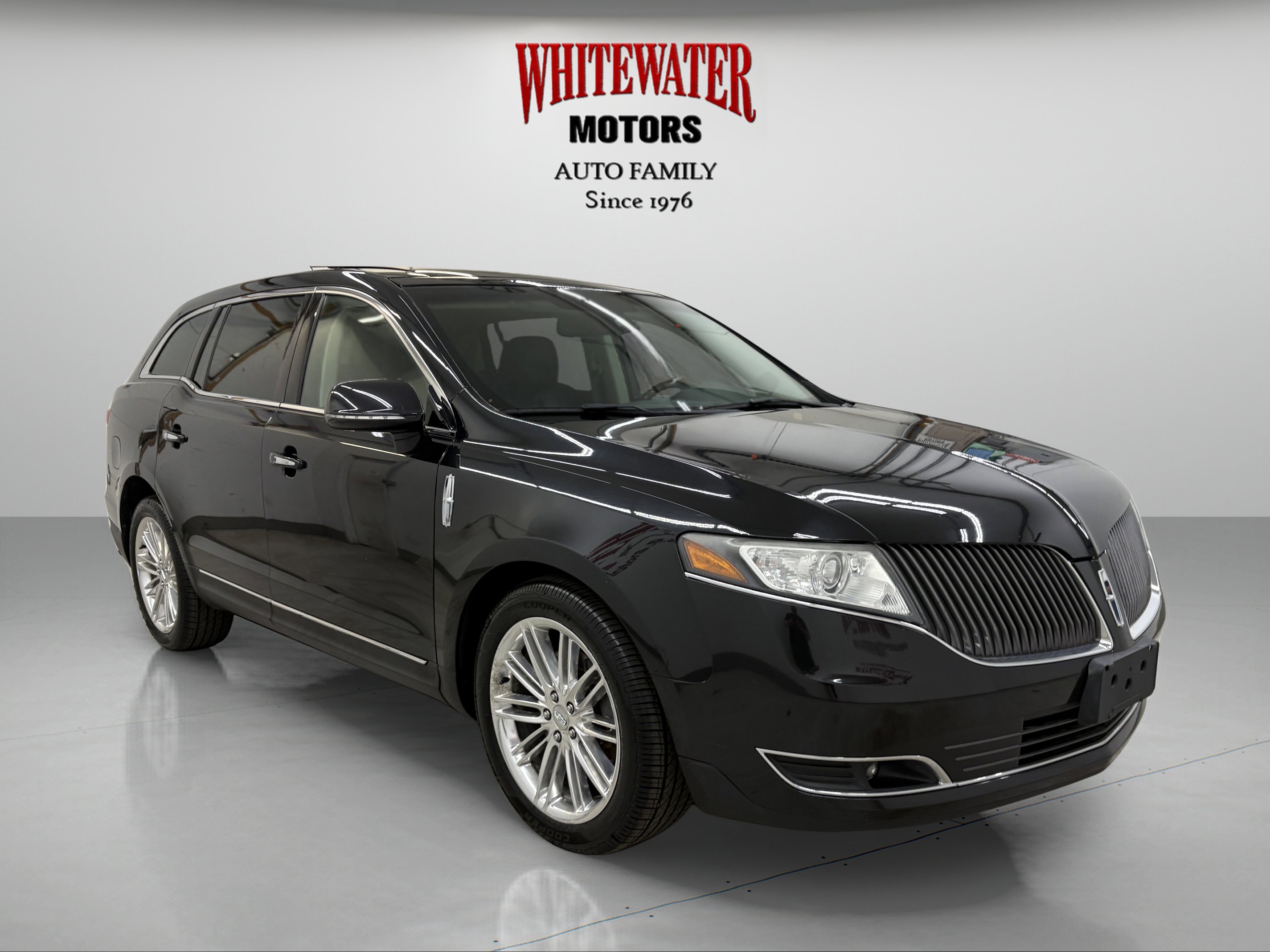 Used 2013 Lincoln MKT AWD image 5