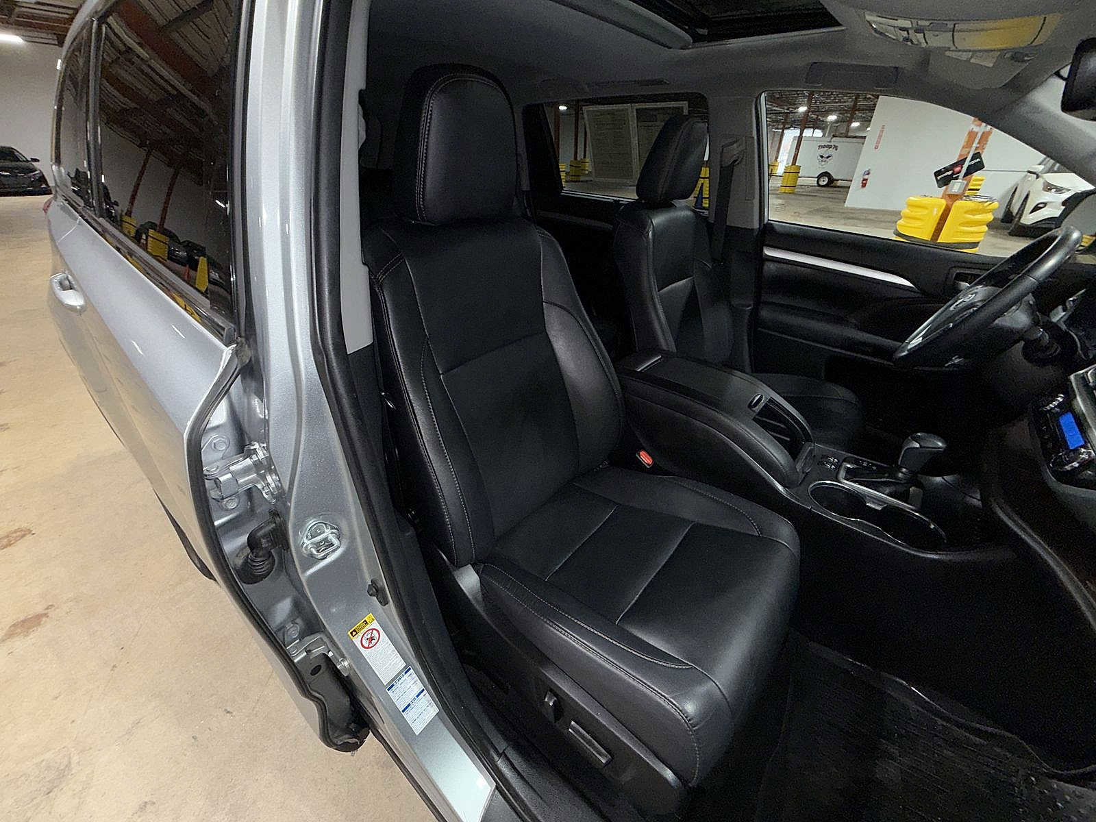Used 2019 Toyota Highlander XLE image 16
