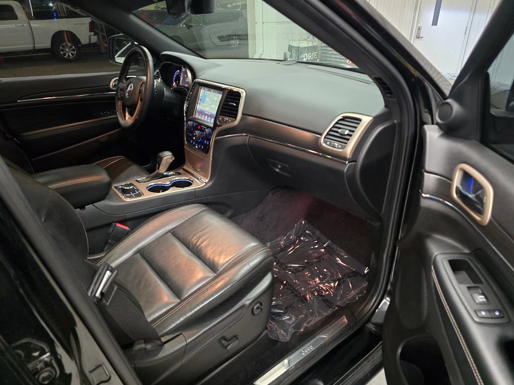 Used 2017 Jeep Grand Cherokee Limited w/ Trailer Tow Group IV AWD/4WD image 34