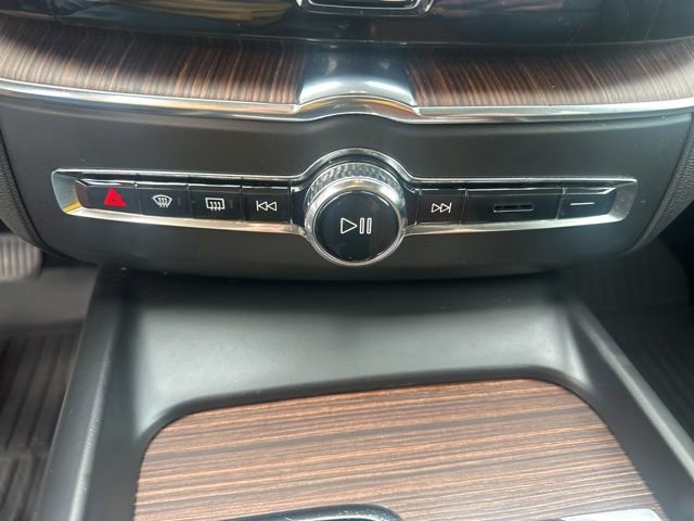 Used 2022 Volvo XC60 B5 Momentum AWD/4WD image 19