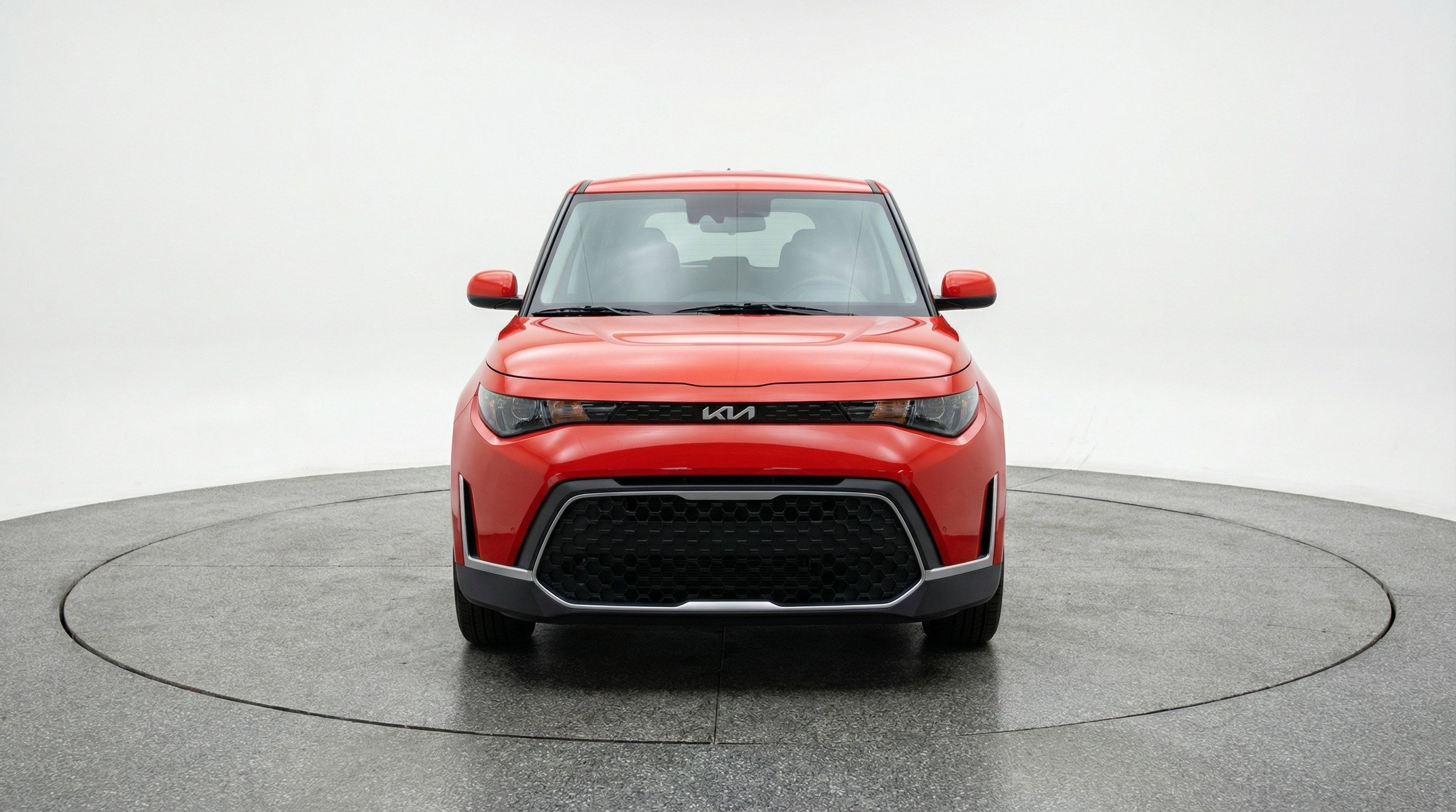 Used 2025 Kia Soul LX w/ LX Technology Package FWD image 2