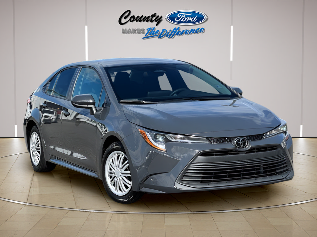 Used 2023 Toyota Corolla LE FWD image 1