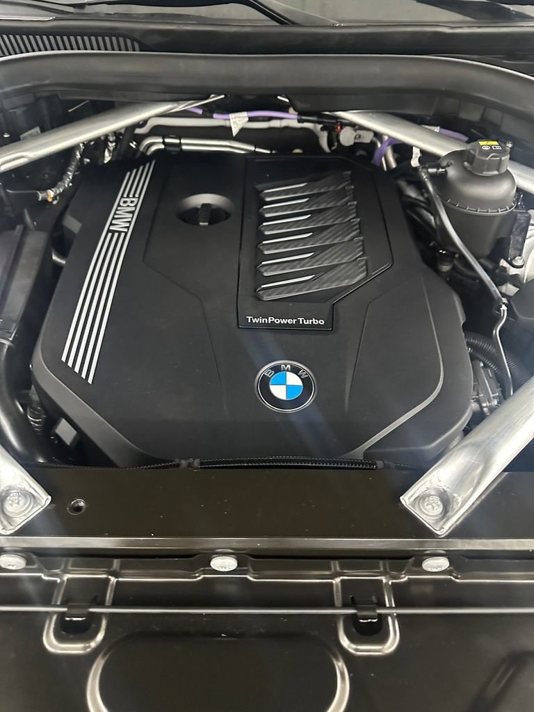 Used 2021 BMW X5 xDrive40i w/ M Sport Package AWD/4WD image 7