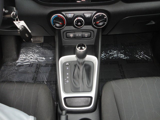 Used 2023 Hyundai Venue SE image 7