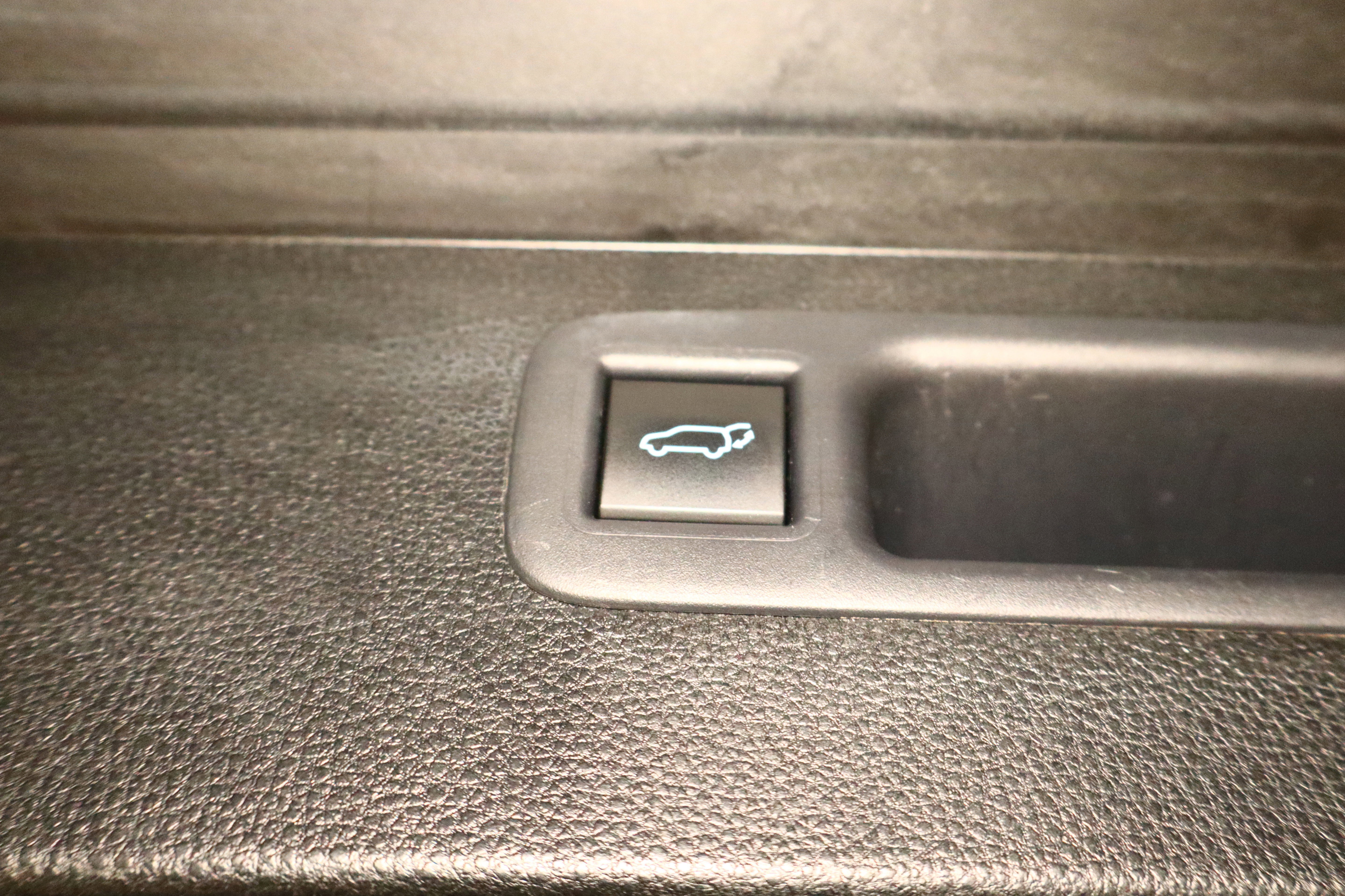 Used 2020 Toyota Highlander LE image 44