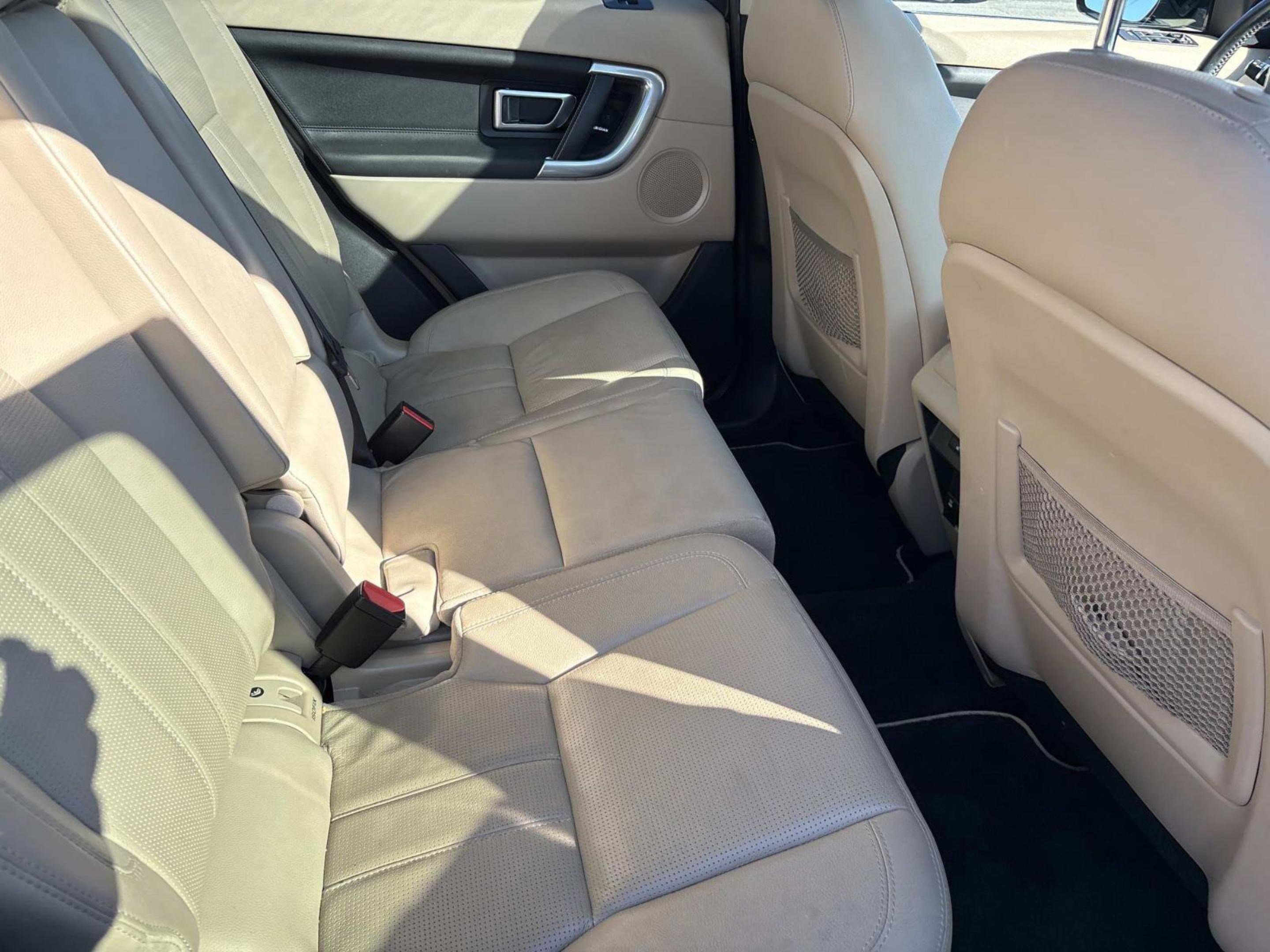 Used 2017 Land Rover Discovery Sport HSE image 15