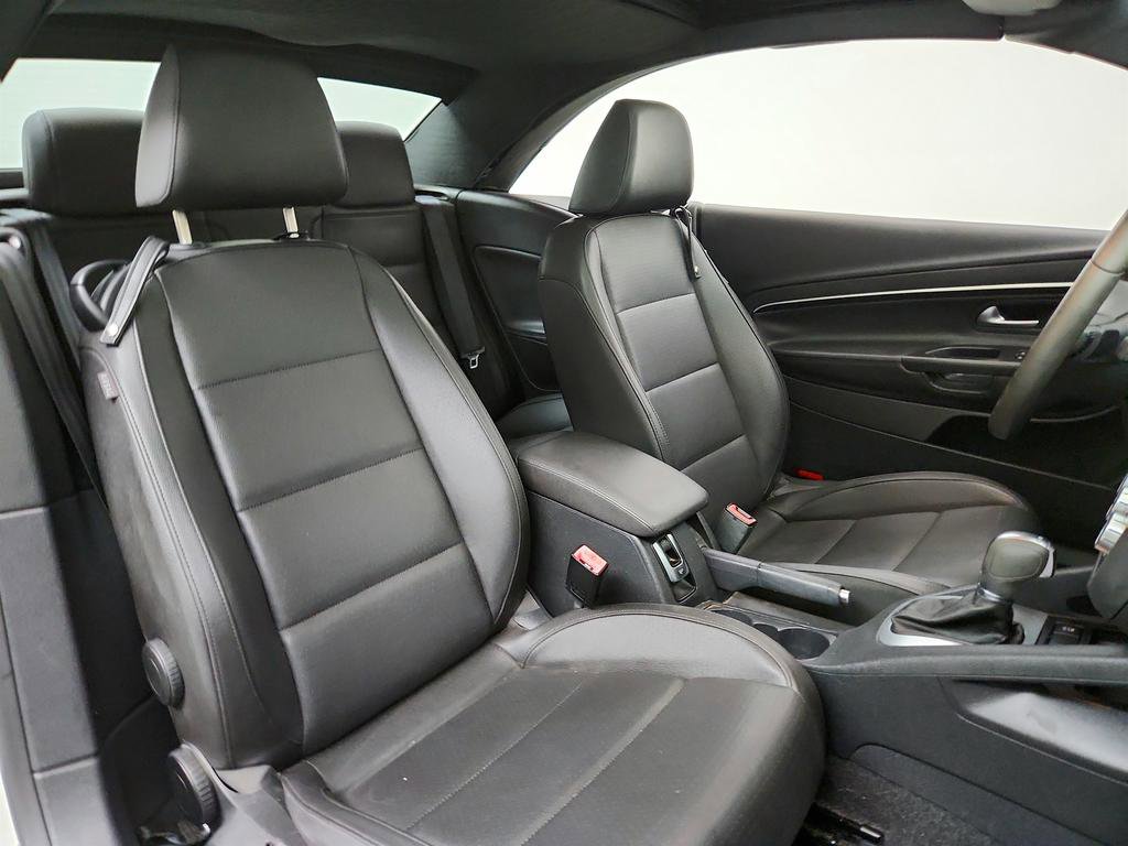Used 2013 Volkswagen Eos w/ Sport Package image 24