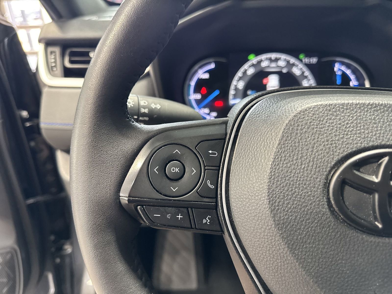 Used 2024 Toyota RAV4 XSE w/ Weather Package image 18