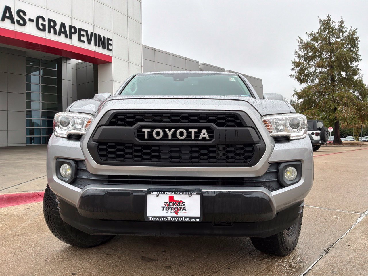 Used 2021 Toyota Tacoma SR5 RWD image 3