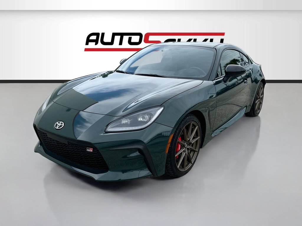 Used 2025 Toyota GR86 Hakone Edition RWD image 3
