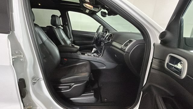 Used 2020 Jeep Grand Cherokee Altitude AWD/4WD image 30