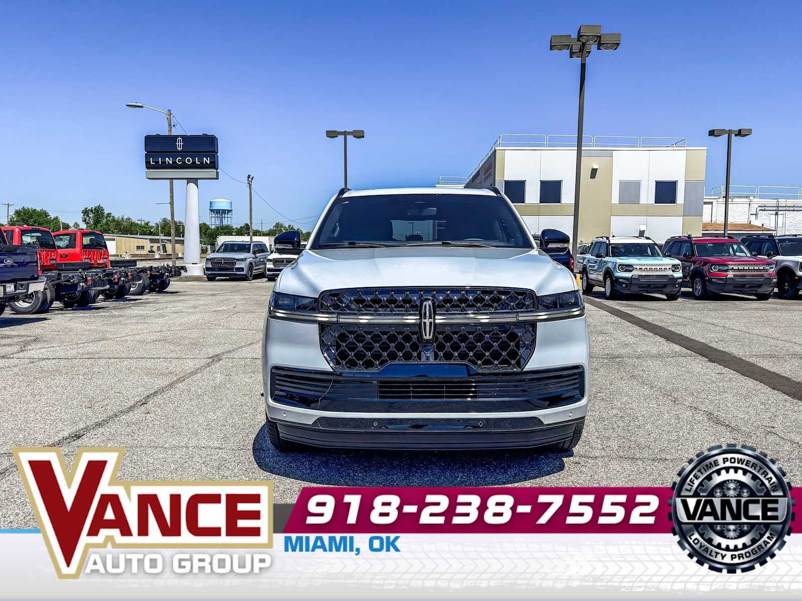 New 2026 Lincoln Navigator L Reserve AWD/4WD image 2