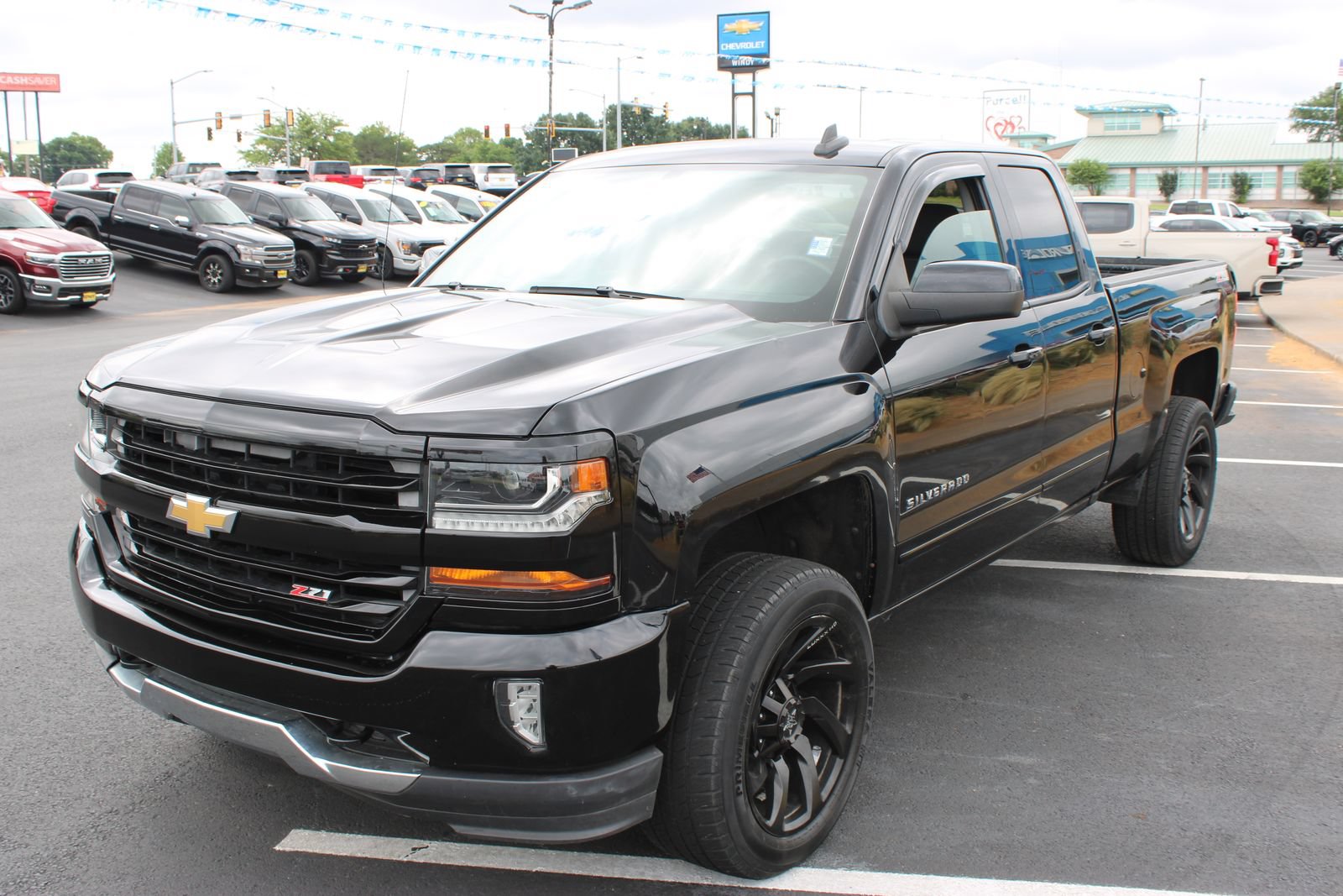 Used 2017 Chevrolet Silverado 1500 LT w/ All Star Edition AWD/4WD image 4