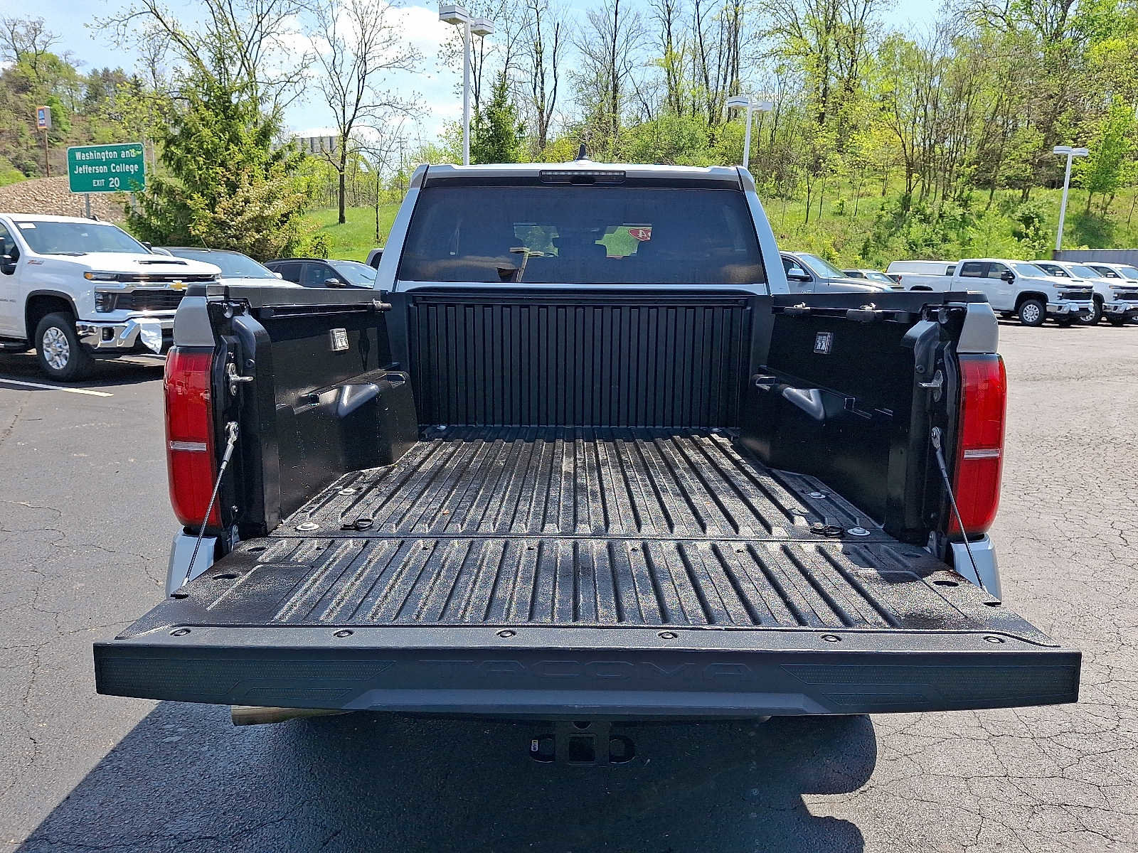 Used 2024 Toyota Tacoma TRD Off-Road AWD/4WD image 28
