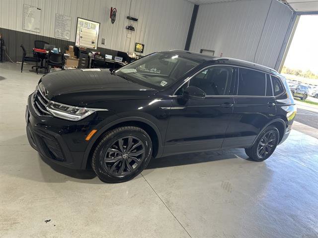 Certified 2022 Volkswagen Tiguan SE image 3