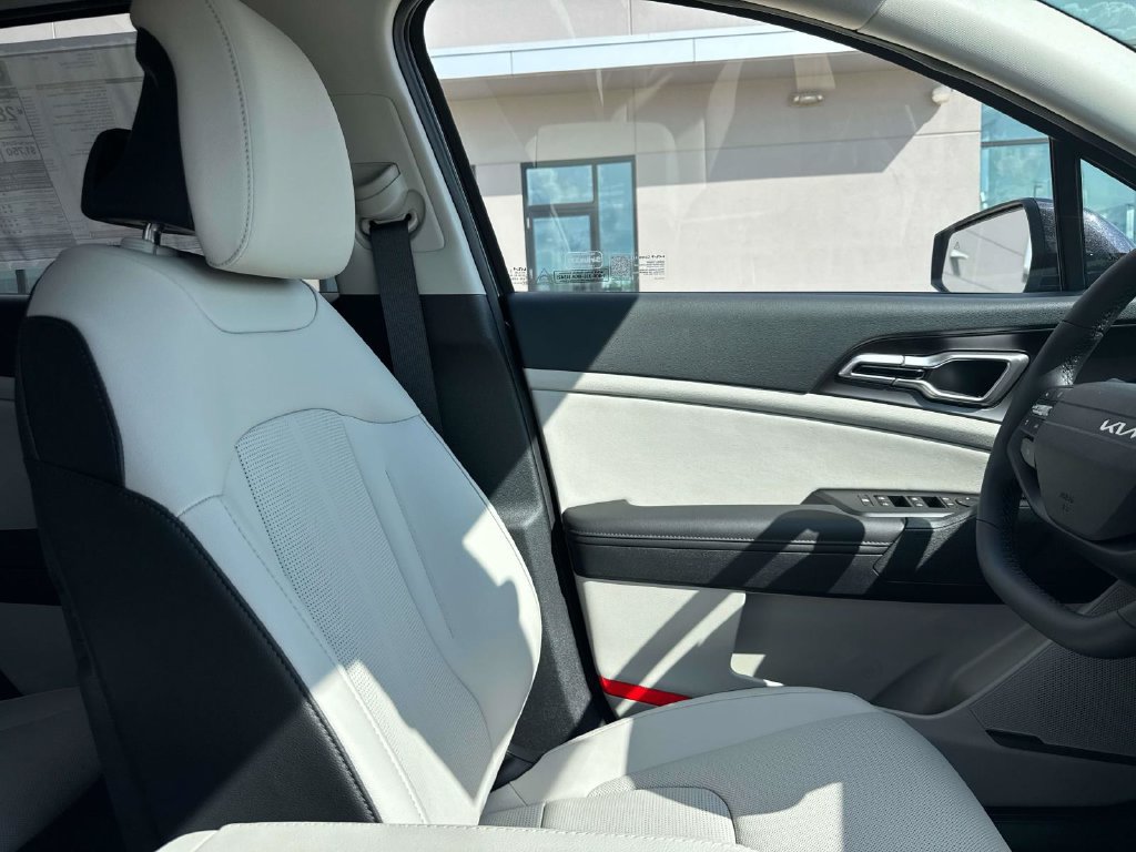 New 2026 Kia Sportage EX FWD image 12