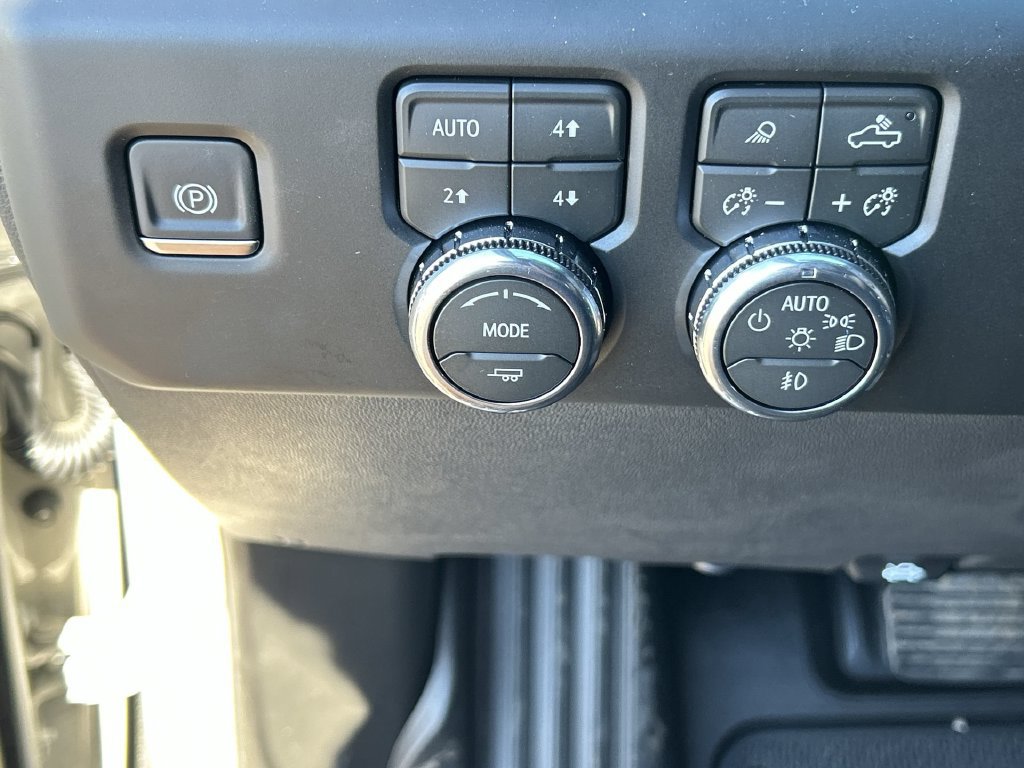 New 2026 GMC Sierra 1500 AT4 w/ Technology Package AWD/4WD image 18