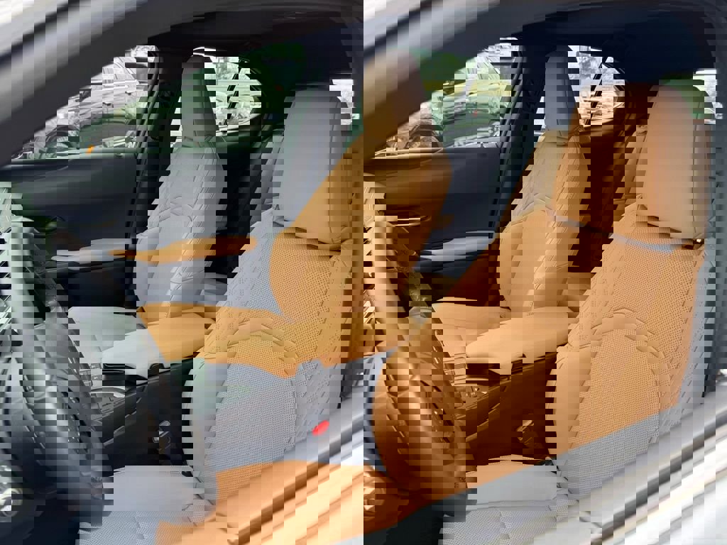 Used 2023 Lexus UX 250h FWD w/ Premium Package image 7