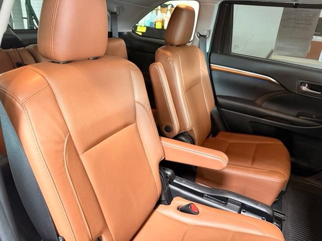 Used 2017 Toyota Highlander AWD V6 image 27